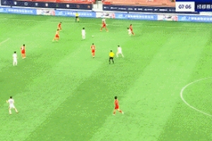 买马挣钱网站app-危险动作！魏震踩到胡荷韬脚面，吃到一张黄牌