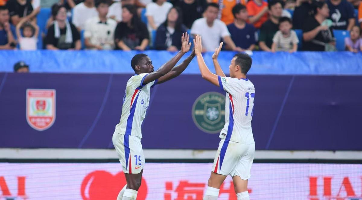 买马挣钱网站app-中超最新积分榜！海港战平，申花回榜首，垫底队连胜保级形势大乱