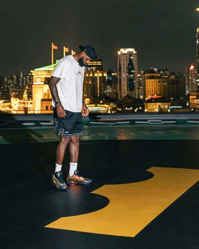 买马挣钱网站app-NBA球星勒布朗·詹姆斯开启中国行:打卡上海外滩、东方明珠