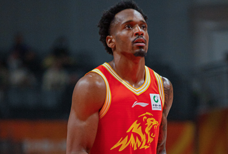 联赛第一!广厦大胜送四川15连败 孙铭徽14+8胡金秋7中6